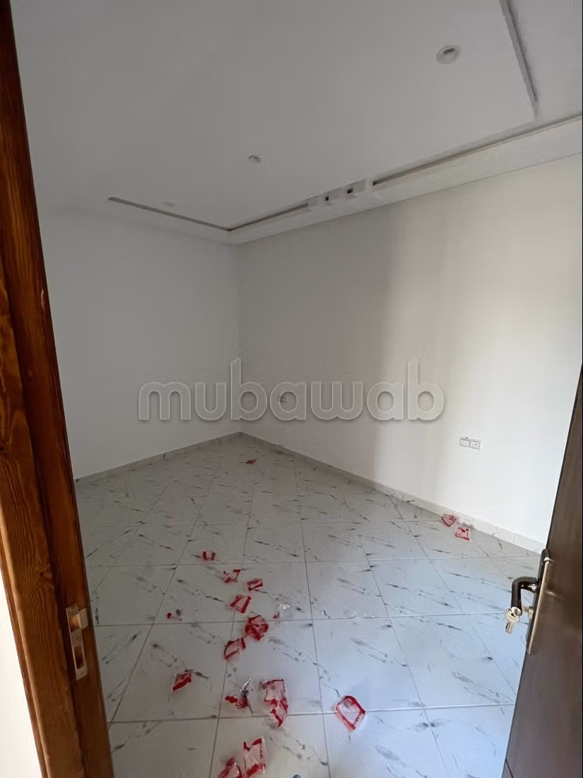 Bel appartement à louer dans le quartier Ahlan. Superficie de 70 m². Porte solide, résidence sécurisée — 3