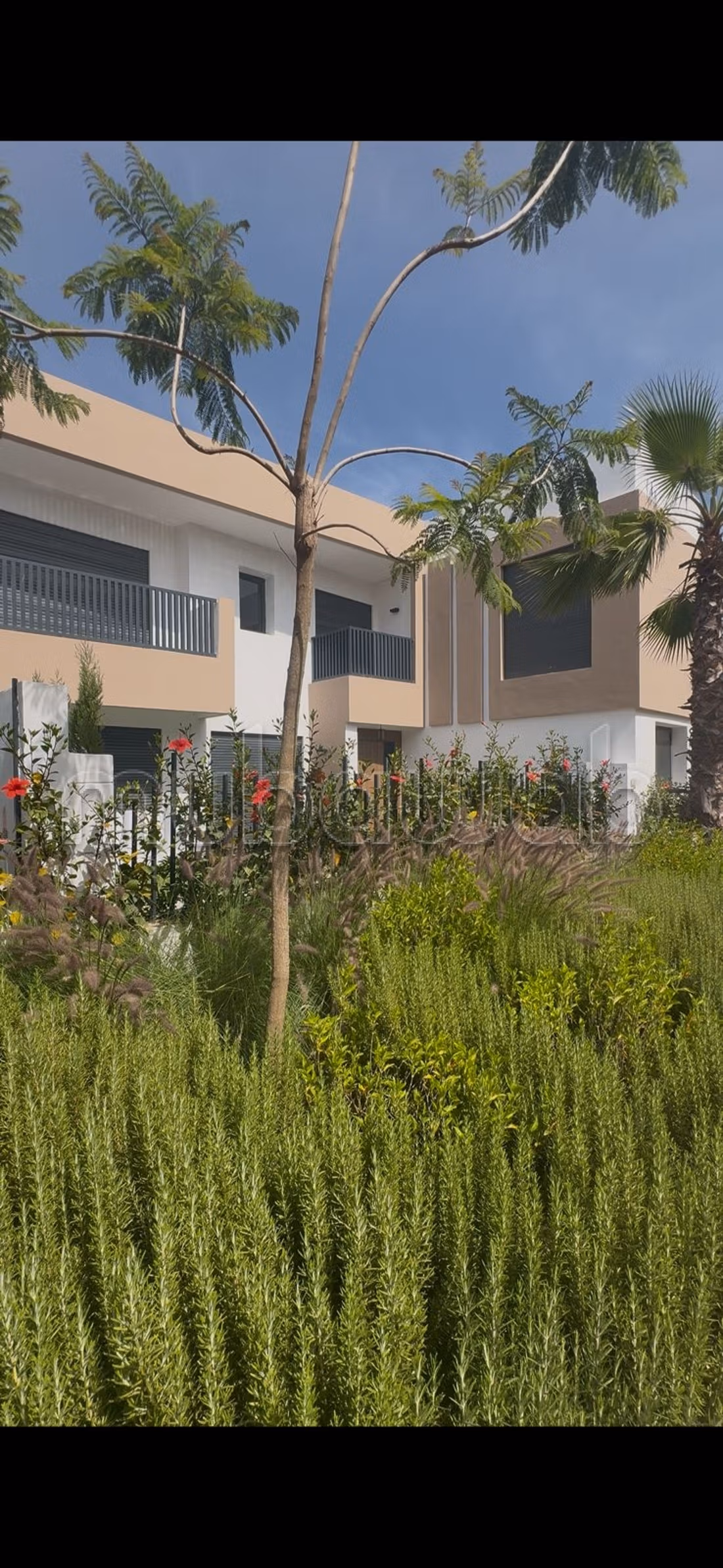 Villa neuve haut standing dans résidence sécurisée