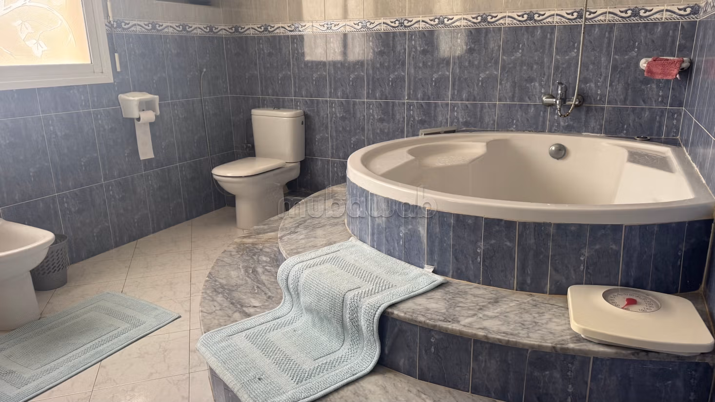 Magnifica villa in vendita a Dar Bouazza nel quartiere Nawrass. 3 camere. Terrazza e giardino