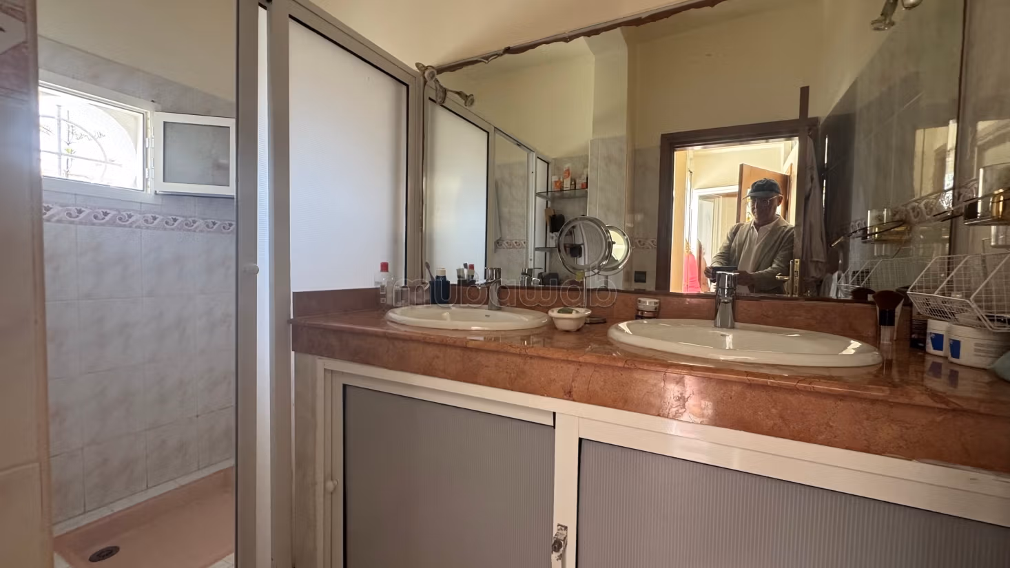 Magnifica villa in vendita a Dar Bouazza nel quartiere Nawrass. 3 camere. Terrazza e giardino