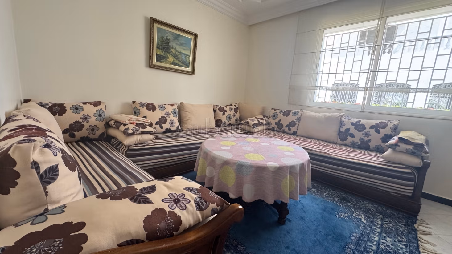Magnifica villa in vendita a Dar Bouazza nel quartiere Nawrass. 3 camere. Terrazza e giardino