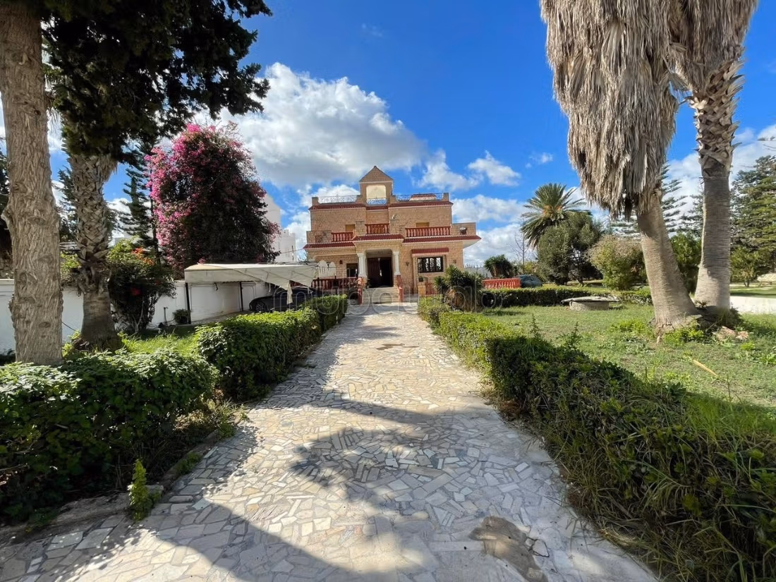 A vendre: Villa de Luxe à La Soukra