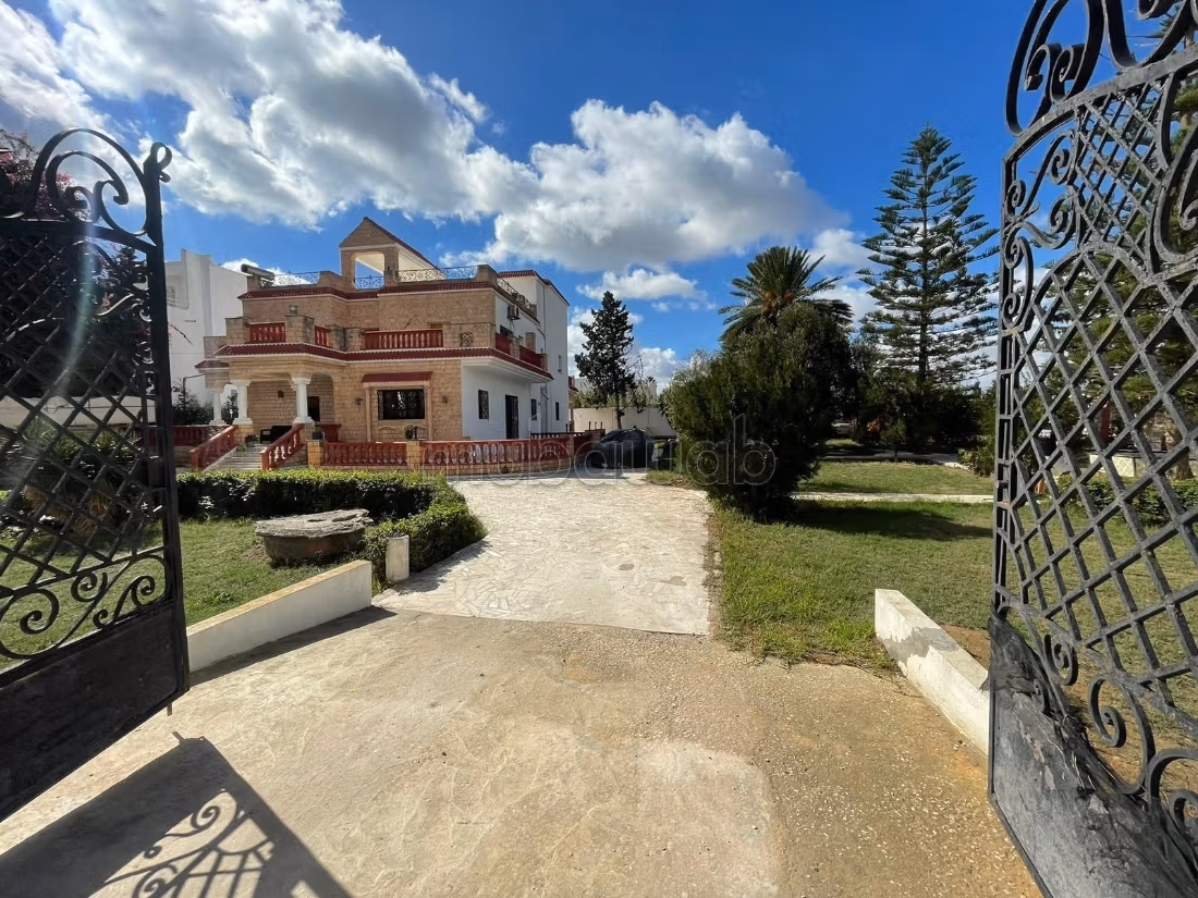 A vendre: Villa de Luxe à La Soukra