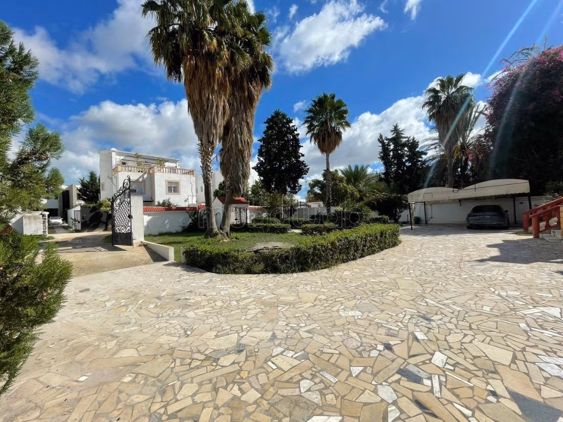 A vendre: Villa de Luxe à La Soukra