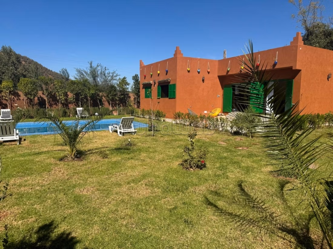 Hermosa villa en venta en Ouirgane. Superficie total de 690 m². Amueblada