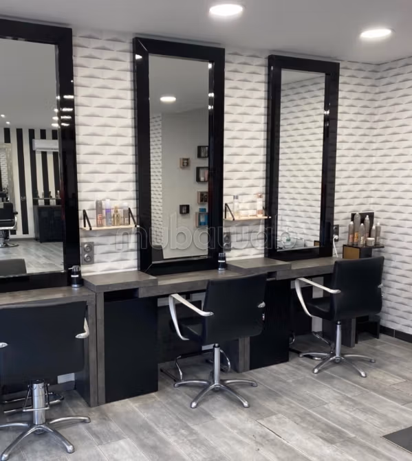 Superbe Salon De Coiffure, à vendre à louer