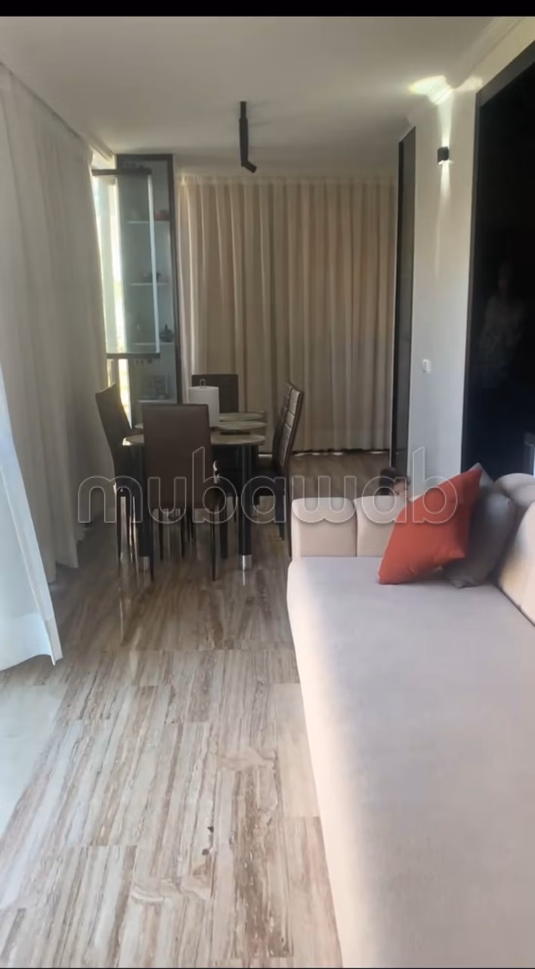 Bella villa in affitto. Dimensione 96 m². Armadi