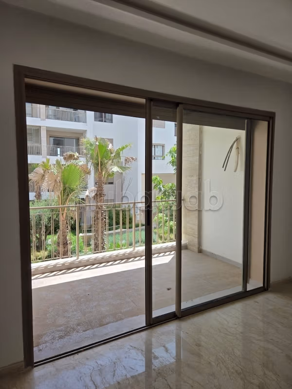 Nieuwe appartement met zwembad in Sidi Maarouf