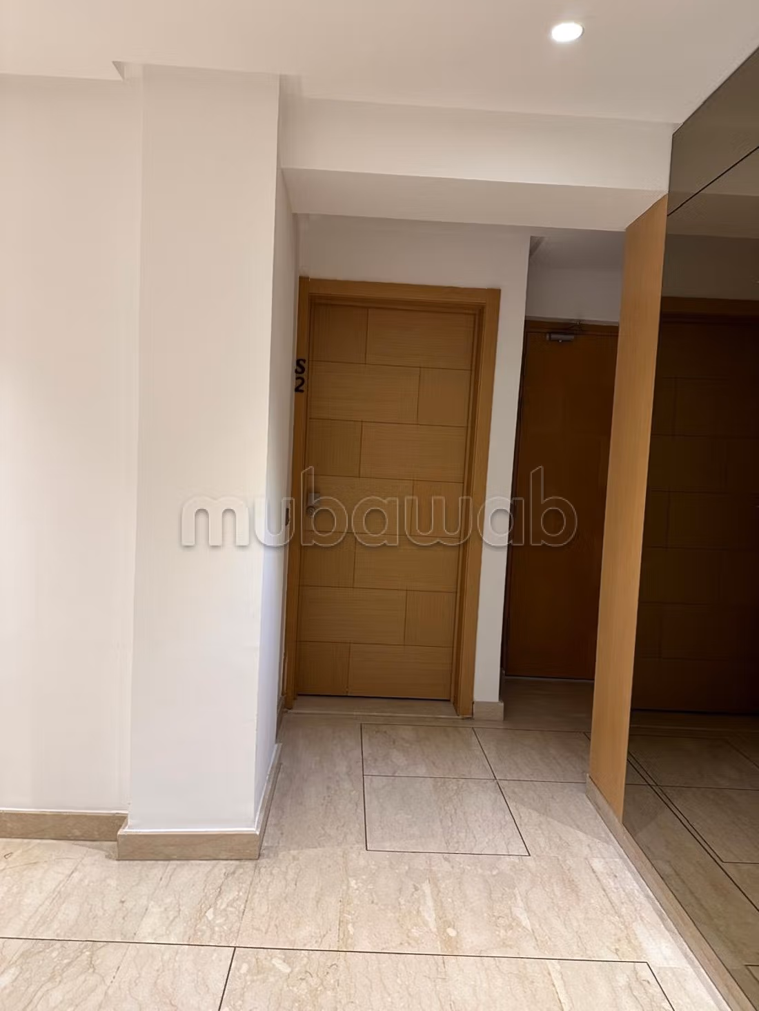 Studio in affitto su Oasis vuoto