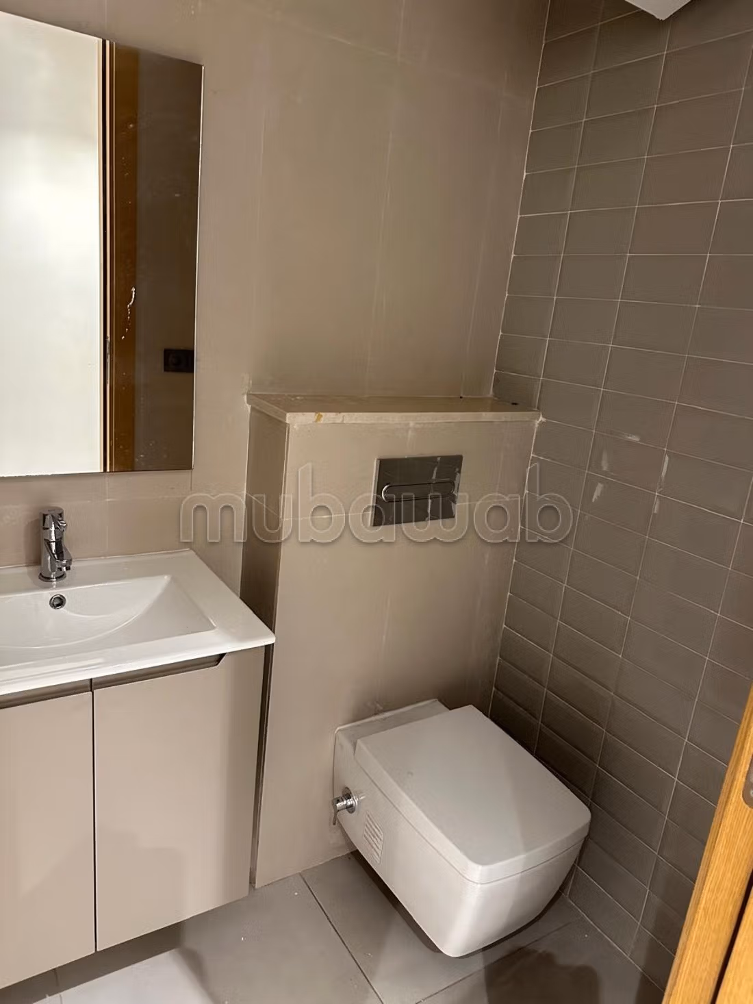 Studio in affitto su Oasis vuoto