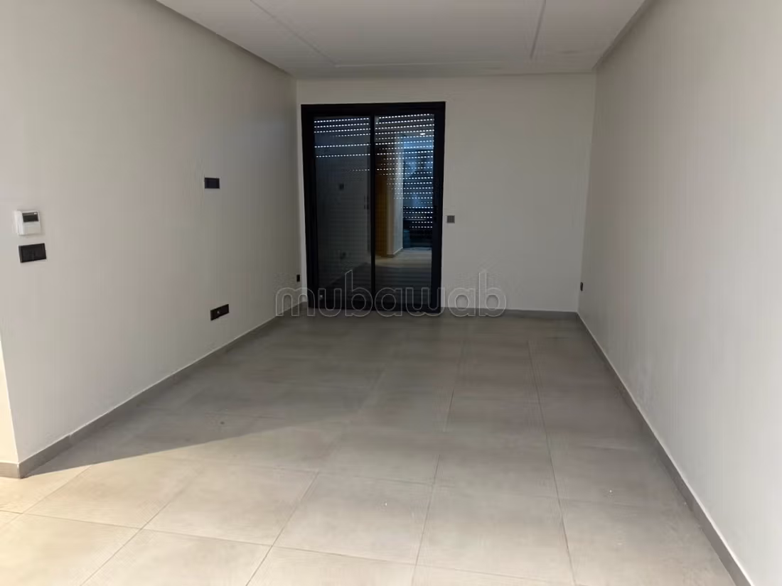 Studio in affitto su Oasis vuoto