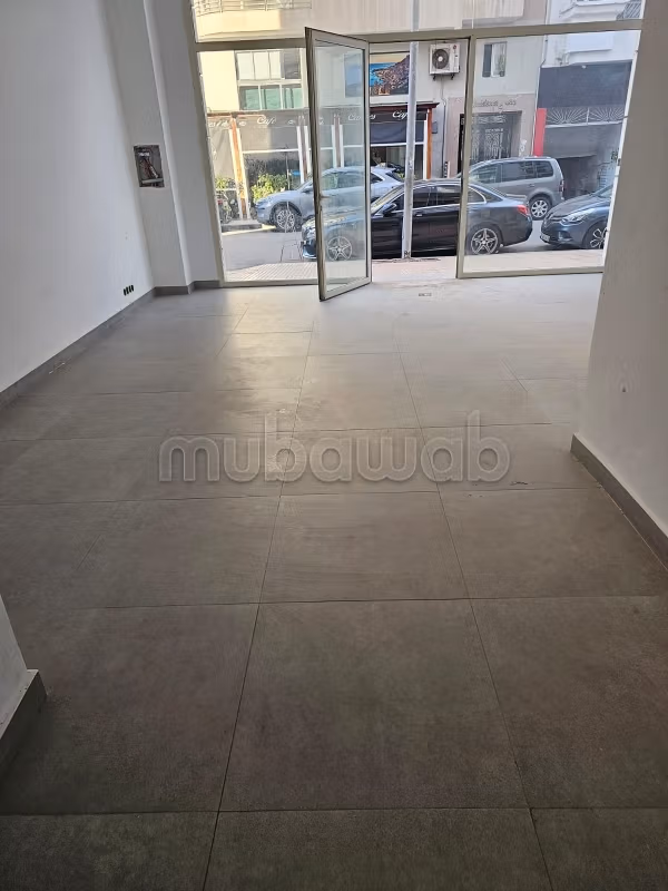 Negozio commerciale in affitto – Quartiere degli Ospedali