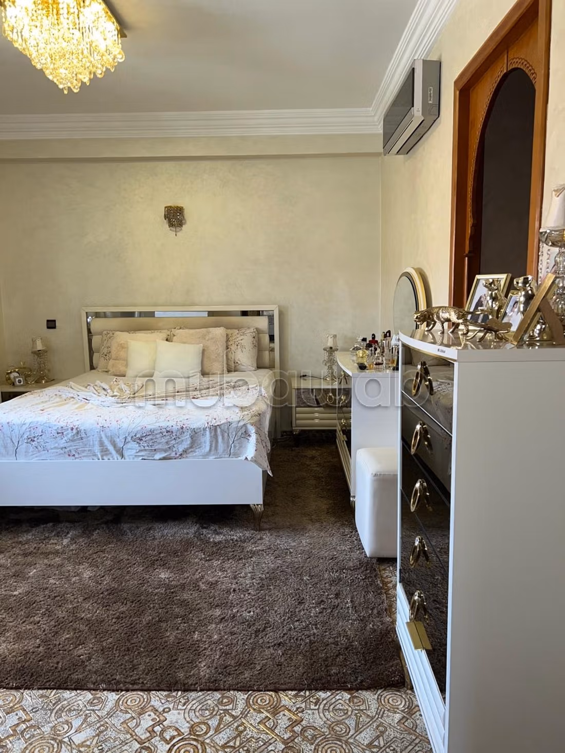 Magnifica Villa con Giardino e Piscina a Targa