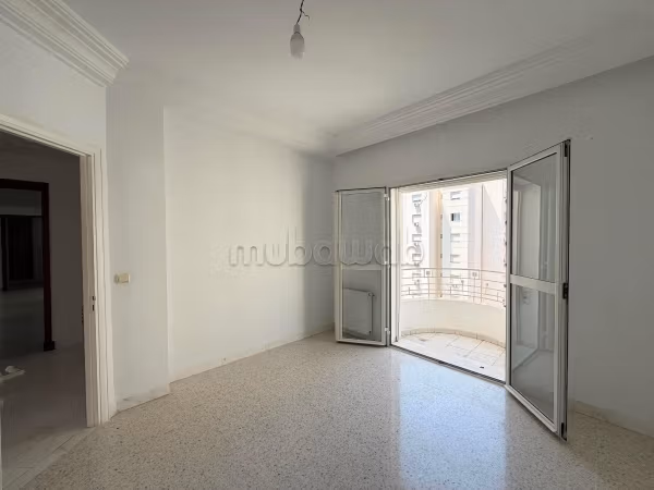 A vendre un appartement en s4 à l'Aouina