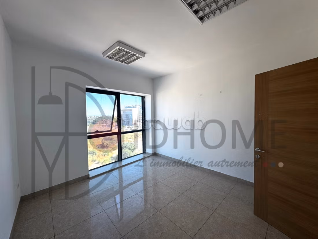 A louer bureau lumineux de 110 m² au CUN