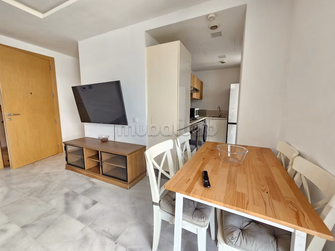Pretty studio on high floor