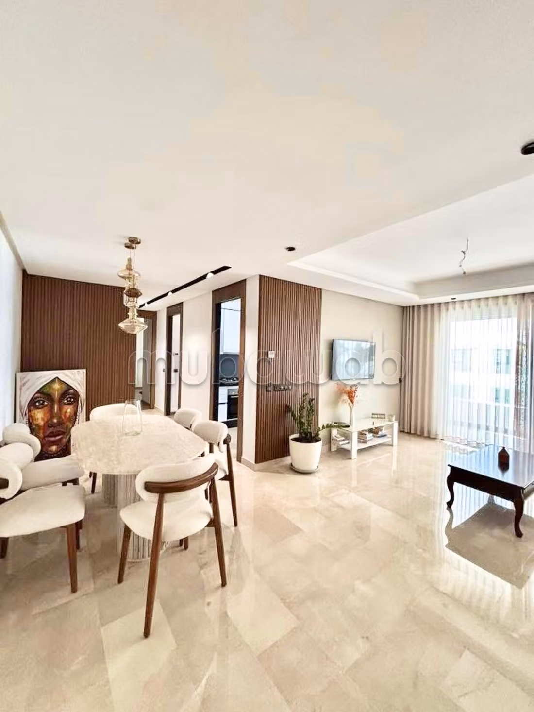 Superbe Appartement 2ch Meublé à CFC — 2
