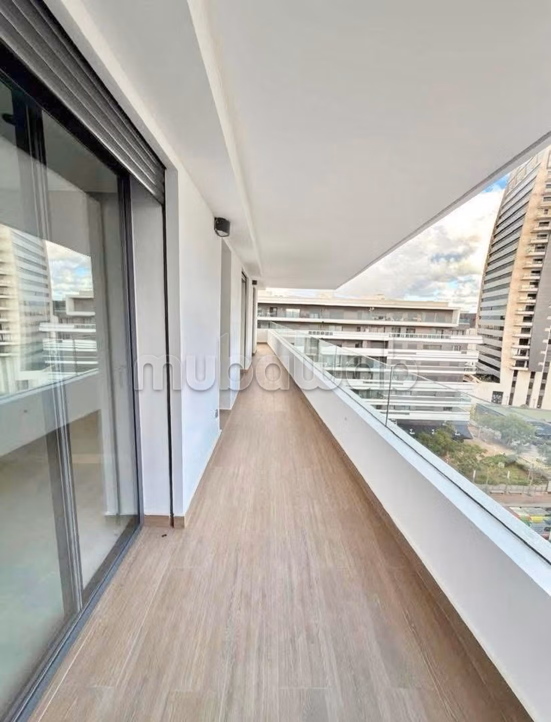 Superbe Appartement 2ch Meublé à CFC — 3