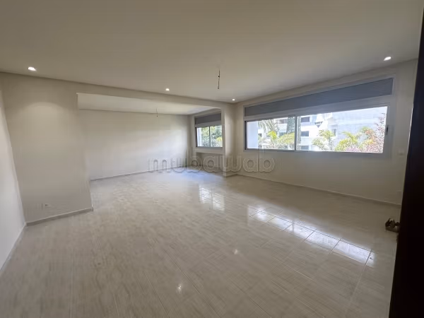 Bellissimo appartamento con 2 camere da letto nuovo mai abitato in affitto a Moulay Youssef