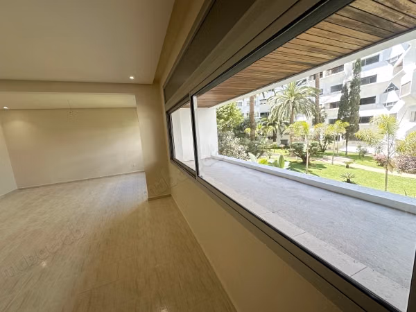 Bellissimo appartamento con 2 camere da letto nuovo mai abitato in affitto a Moulay Youssef