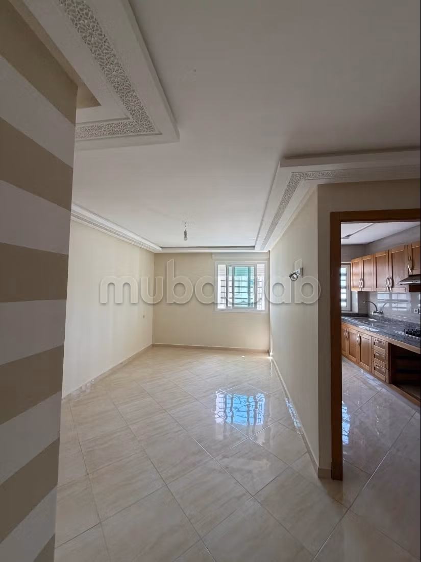 Appartement joli à louer à Maison de la presse. 1 bonne chambre. Porte solide, résidence sécurisée — 2