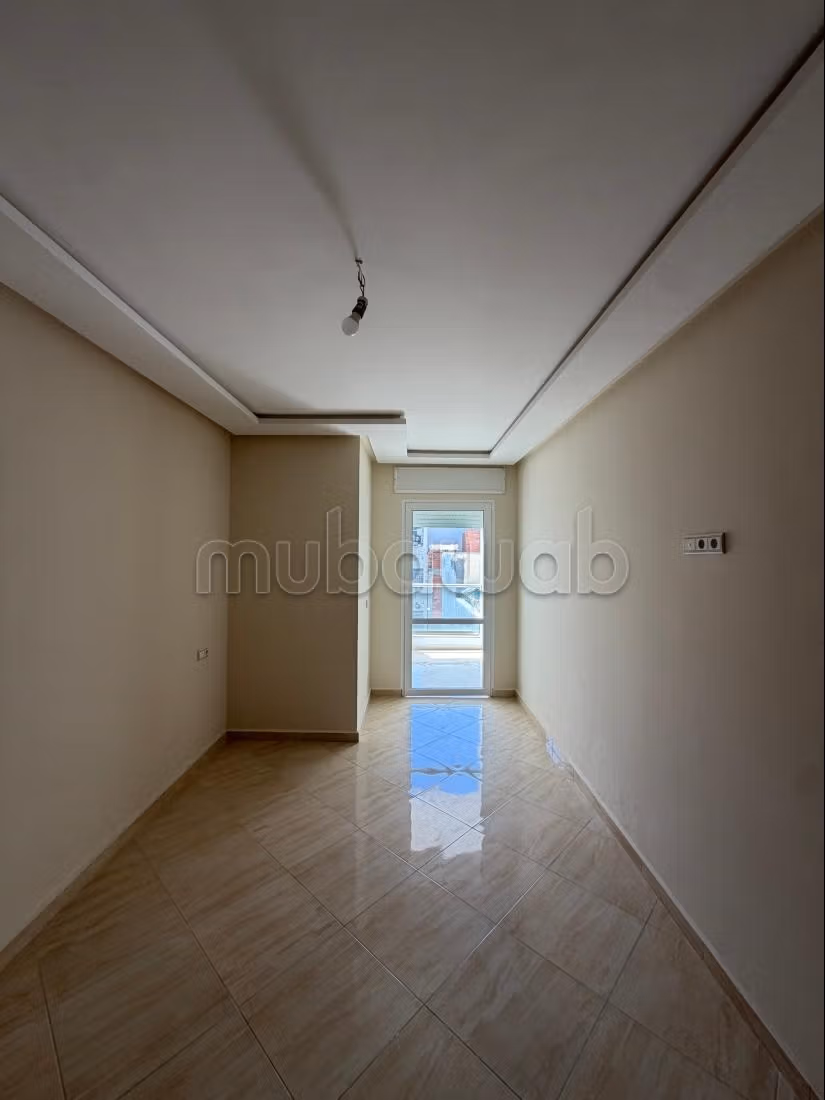 Appartement joli à louer à Maison de la presse. 1 bonne chambre. Porte solide, résidence sécurisée — 3