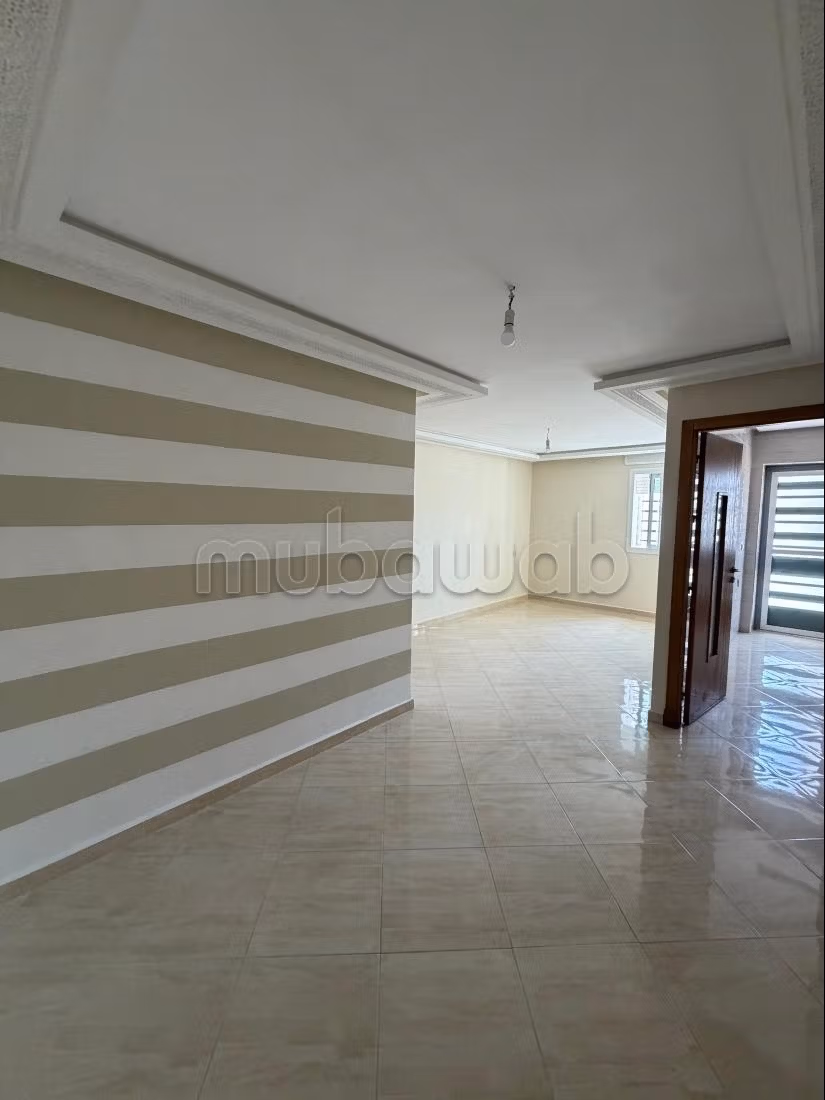 Appartement joli à louer à Maison de la presse. 1 bonne chambre. Porte solide, résidence sécurisée — 5