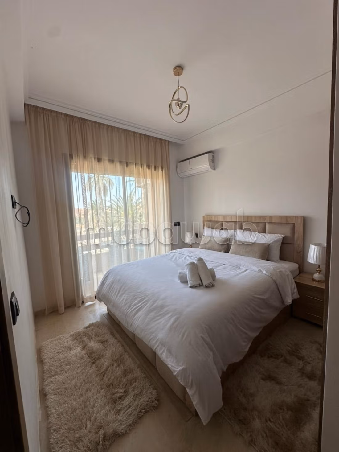 Appartement en location à Samlalia. 
Surface totale 87 m². 
Meublé — 6