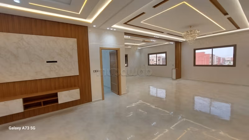 Vend appartement à Marjane. 5 pièces. Porte blindée, sécurité