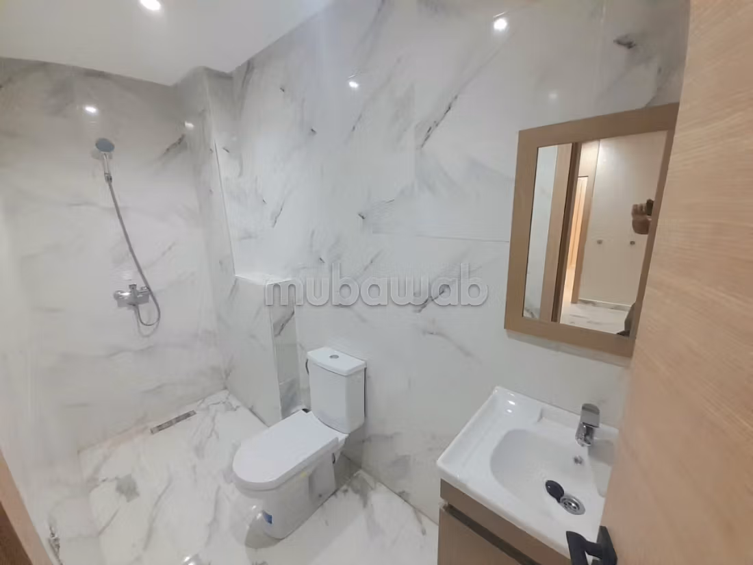 Nieuwe moderne studio te koop
Ideaal voor investering