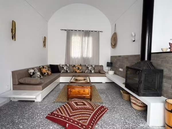 IN VENDITA Casa in stile arabo ristrutturata a El Haouaria
