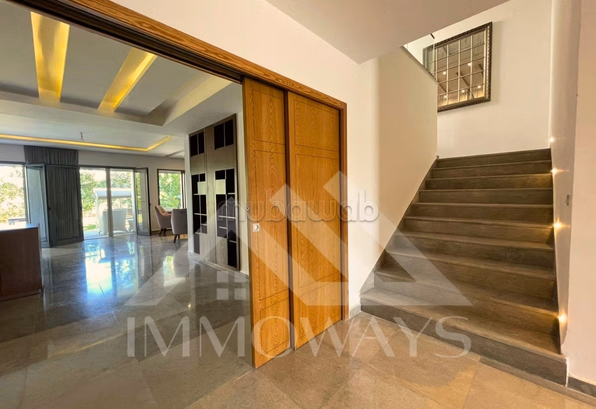 Villa S4 con Giardino in Affitto a Gammarth