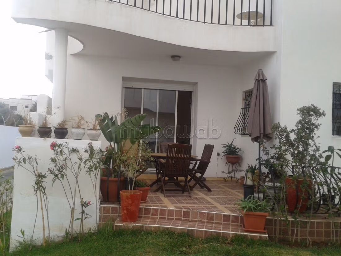 Magnifica villa triplex in affitto a Harhoura. Superficie di 290 m². Grande piscina