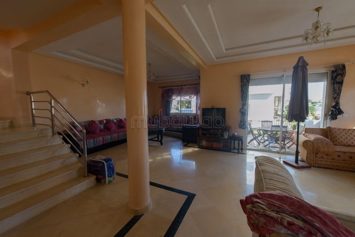 Magnifica villa triplex in affitto a Harhoura. Superficie di 290 m². Grande piscina