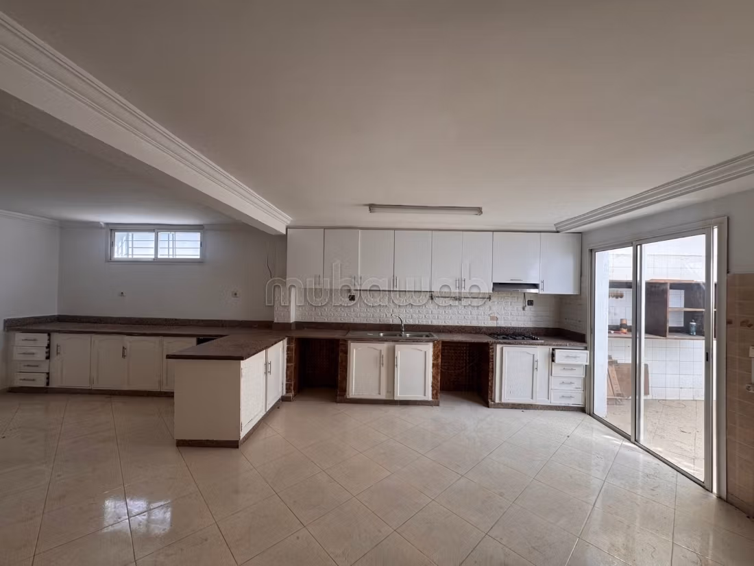 Magnifica villa triplex in affitto a Harhoura. Superficie di 290 m². Grande piscina