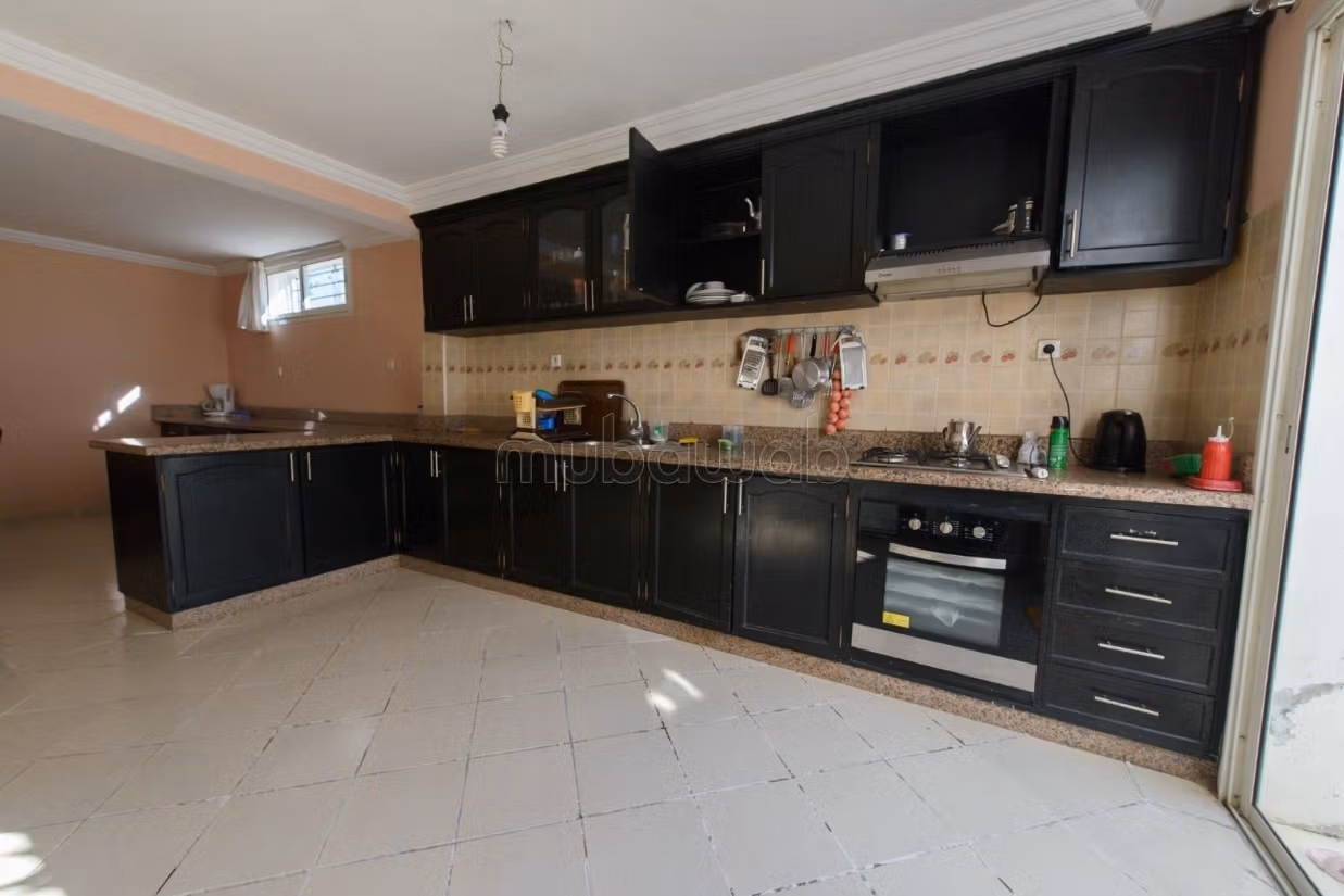Magnifica villa triplex in affitto a Harhoura. Superficie di 290 m². Grande piscina