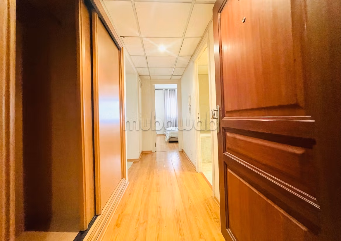 Louez cet appartement à Gauthier. 
Surface de 50 m². 
Porte blindée et parabole — 4