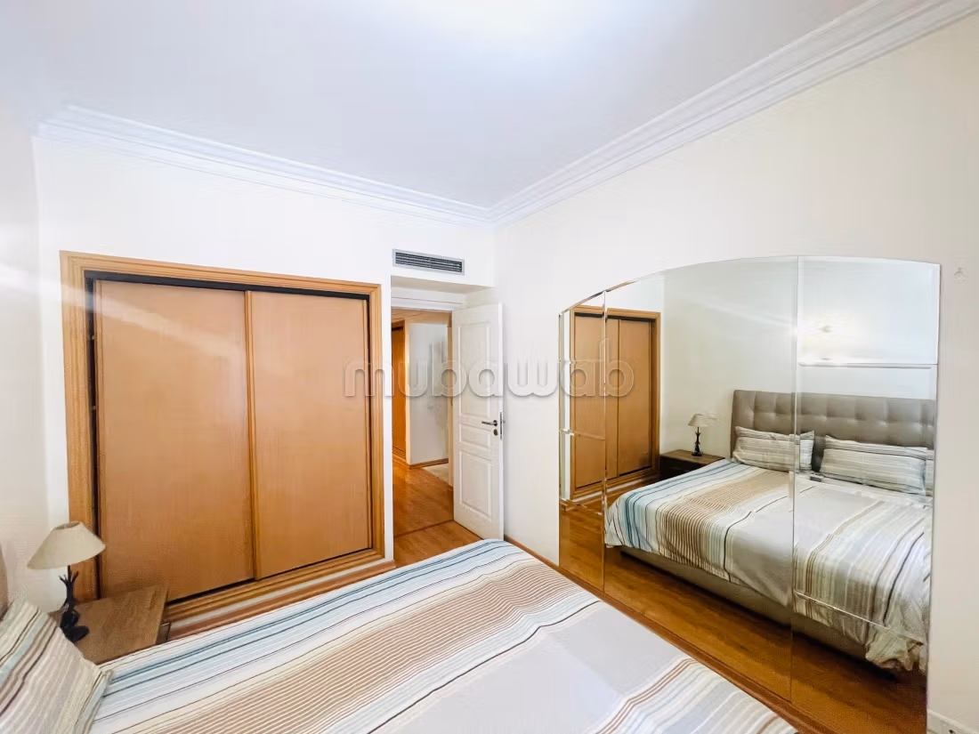 Louez cet appartement à Gauthier. 
Surface de 50 m². 
Porte blindée et parabole — 5