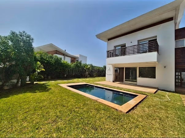 Semi-detached villa in the Green City of Bouskoura, within a CGI project