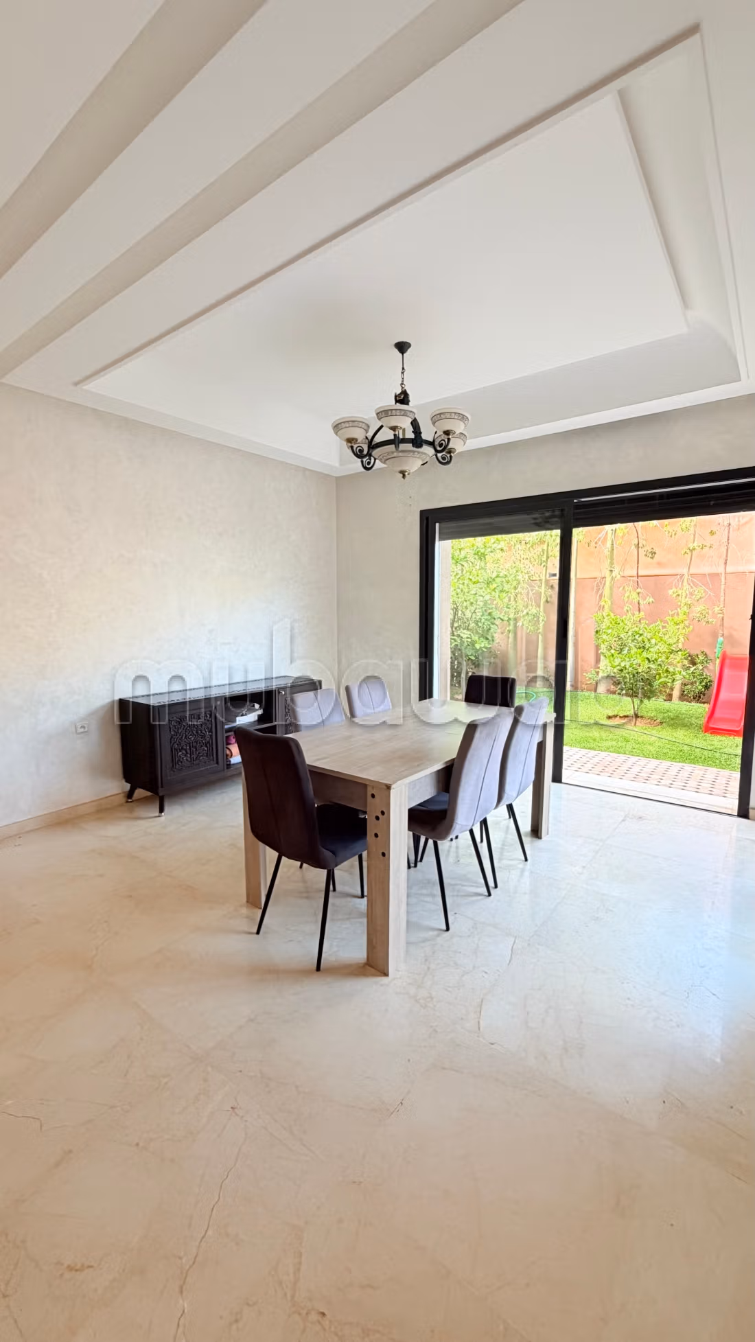 Vente villa de luxe à Route de l'Ourika. 
3 chambres agréables