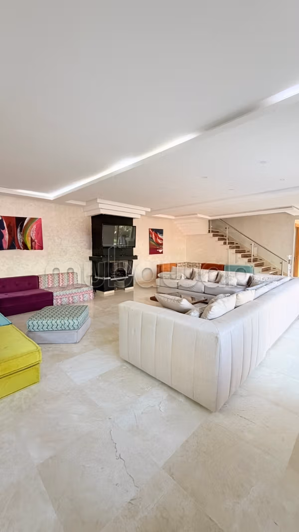 Vente villa de luxe à Route de l'Ourika. 
3 chambres agréables