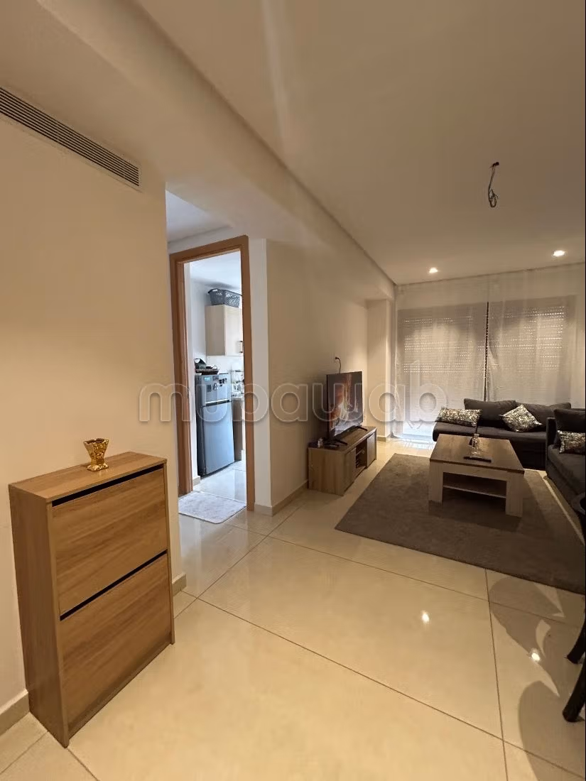 Find an apartment for rent. Surface area 75 m². Well decorated