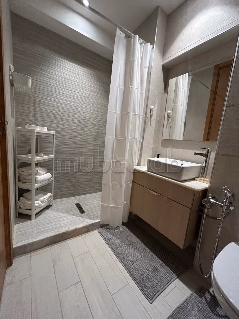 Find an apartment for rent. Surface area 75 m². Well decorated
