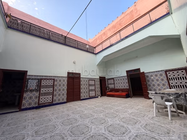 Très beau Riad en vente de 200 m2 au sol à rénover, bien situé à 15 minutes à pieds de la place Jamaa El Fna