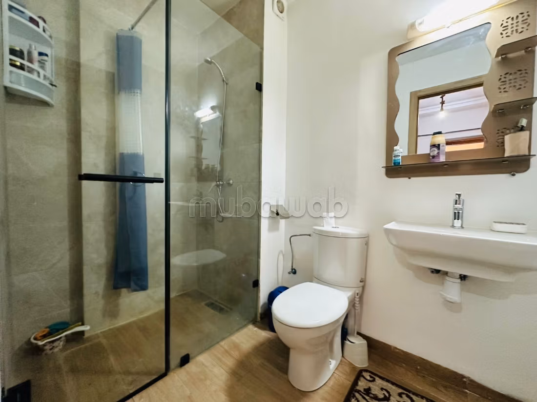 Location d'un appartement à Route Casablanca. 
Surface de 75 m². 
Bien meublé