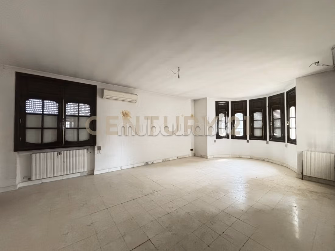 For rent a large villa in Menzah 8