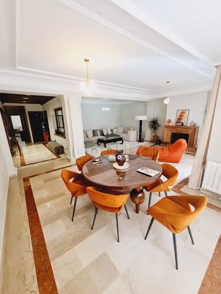 Superb apartment for rent in Racine. Total area 188 m². Well furnished