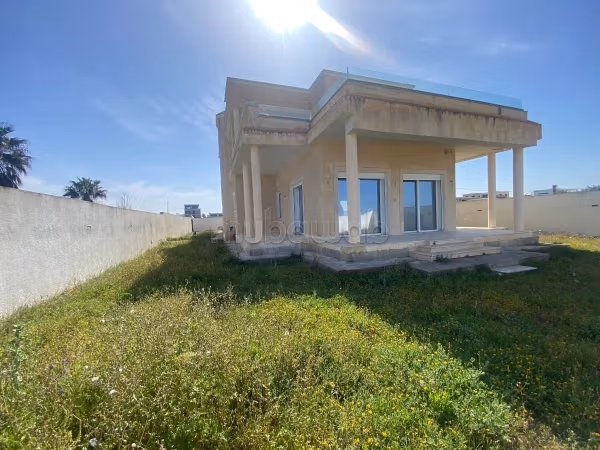 À vendre villa à Raoued pied dans l’eau