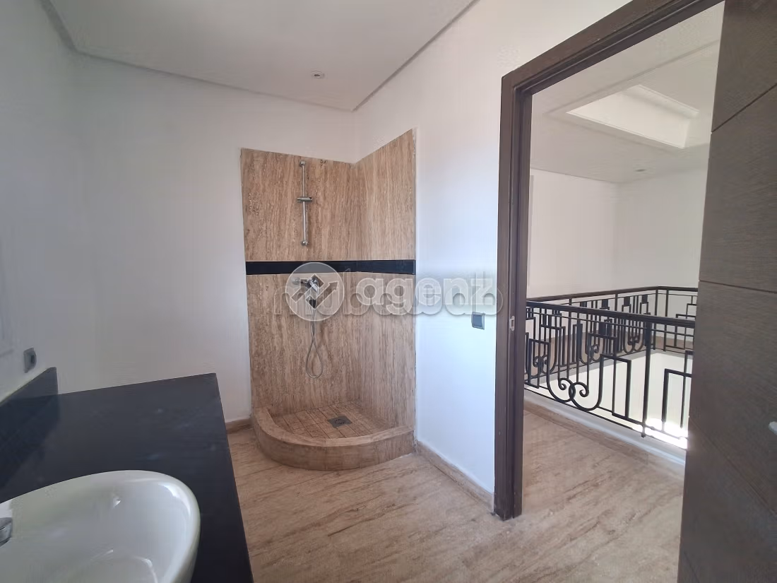 Villa à vendre 600 m², 4 chambres Autre Oulad Salah
