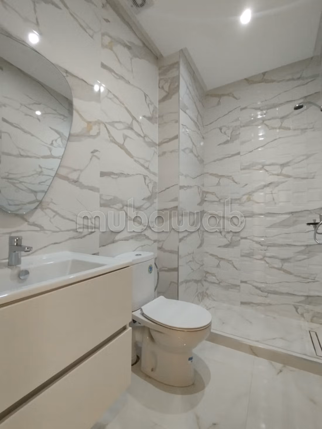 Venta de un apartamento en Mertel. Área total de 62 m². Residencia vigilada